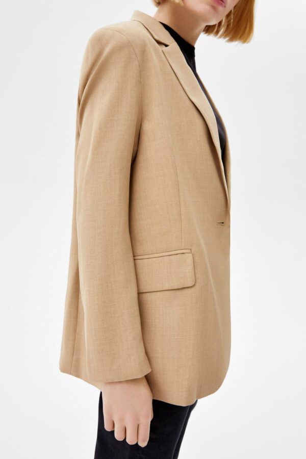 Blazer cắt may nữ tính - Ảnh 3